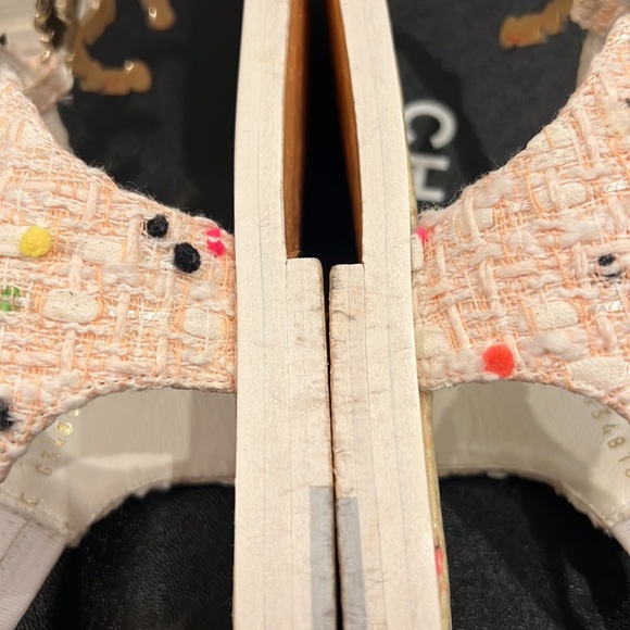 CHANEL White & Pink Tweed Thong Sandals - Picture 10 of 16